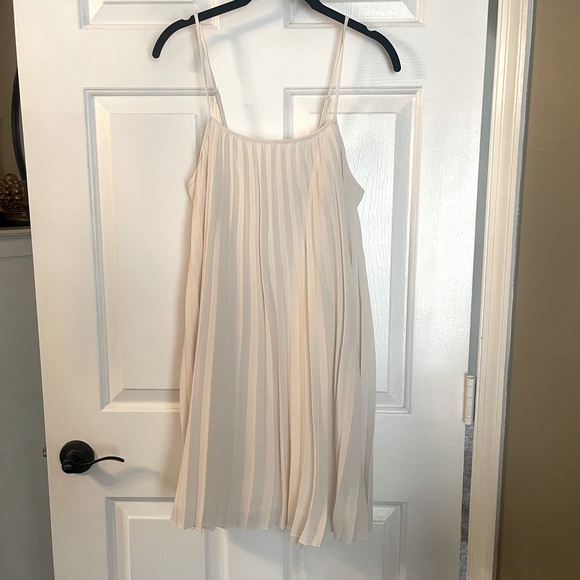 BCBGeneration Pleated Slip Swing Dress Spaghetti Straps Cream White Small EUC - Picture 5 of 10